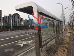 新一批不銹鋼候車亭亮相駐馬店，為市民出行提供便捷
