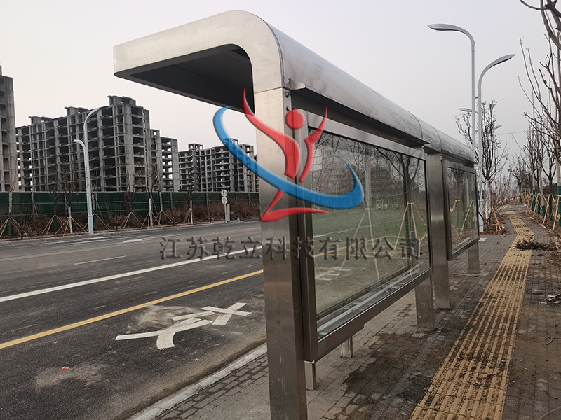 新一批不銹鋼候車亭亮相駐馬店，為市民出行提供便捷